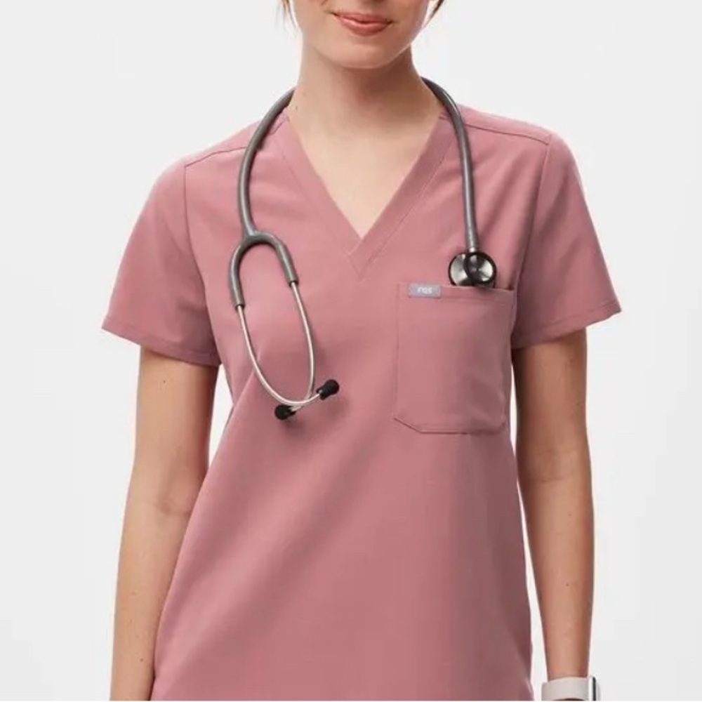 FIGS - Catrina One-Pocket Scrub Top in Mauve
